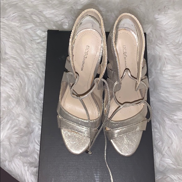 Size 5 (US) BCBG Pumps - Picture 1 of 4